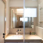 Syntagma Zairas Hideaway!