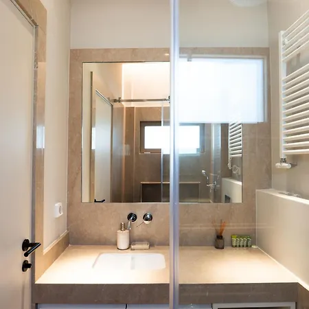 Syntagma Zairas Hideaway!