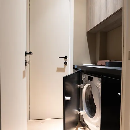 Syntagma Zairas Hideaway!