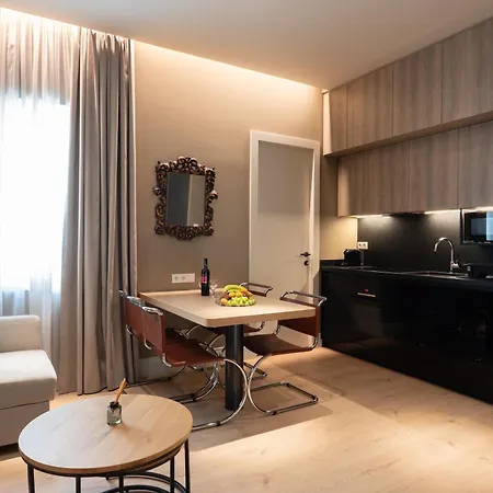 Syntagma Zairas Hideaway! *