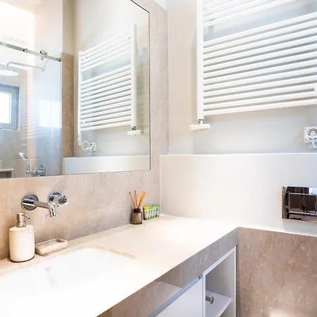 Syntagma Zairas Hideaway!